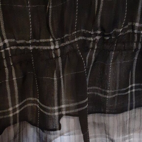 L B Tank blouse - Picture 5 of 6